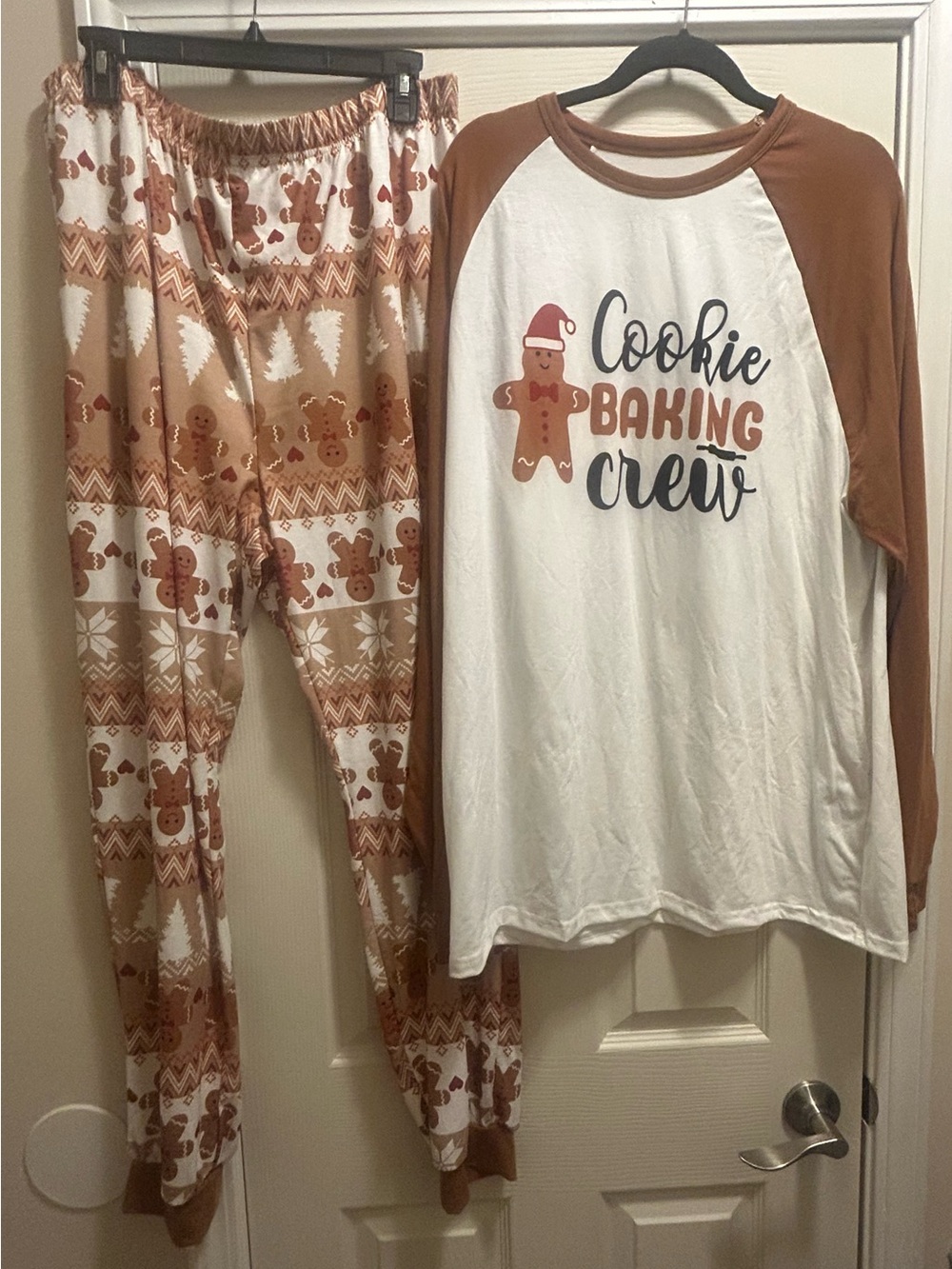 Unisex Cookie Baking Crew Pajama Set - White & Brown. Size:XXL